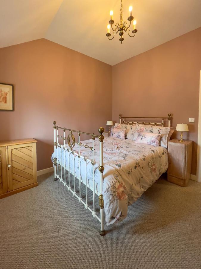 Converted Victorian Coach House With Hot Tub Stewartstown Exterior photo