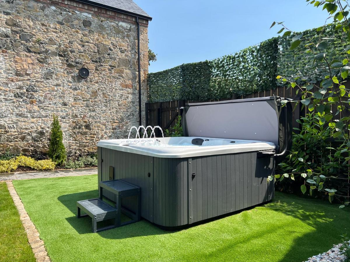 Converted Victorian Coach House With Hot Tub Stewartstown Exterior photo